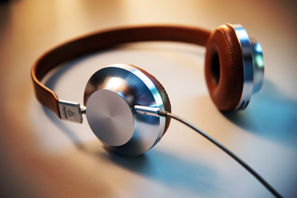 Studio headphones for HD audio delivery